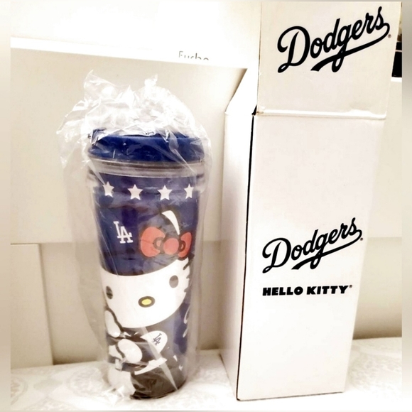 Hello Kitty LA Dodgers Travel Mug Stadium Giveaway - Picture 4 of 8